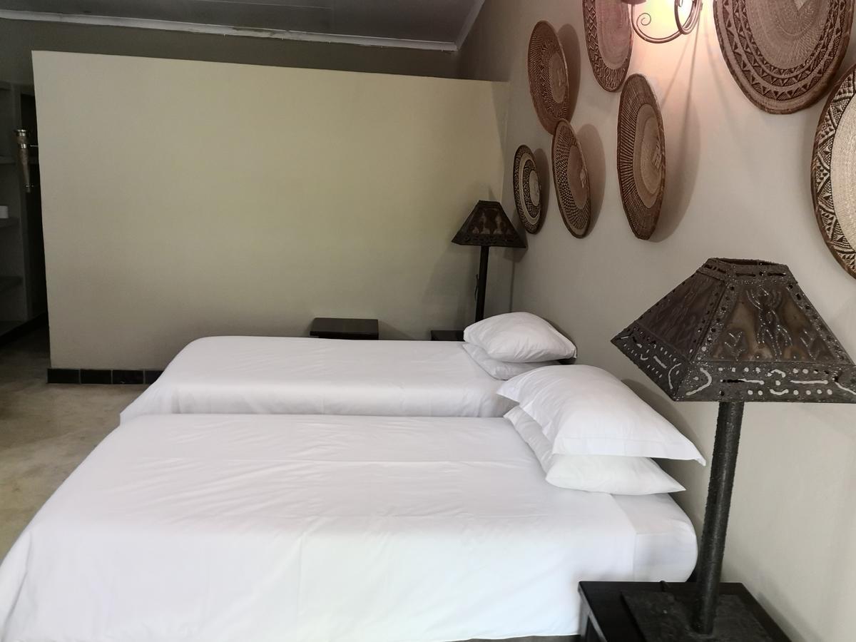 Touch Of Africa Lodge แลนเซอเรีย ภายนอก รูปภาพ